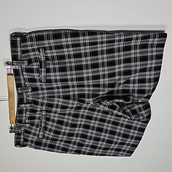 Izod perform 42" waist black and white plaid shorts - Picture 3 of 7